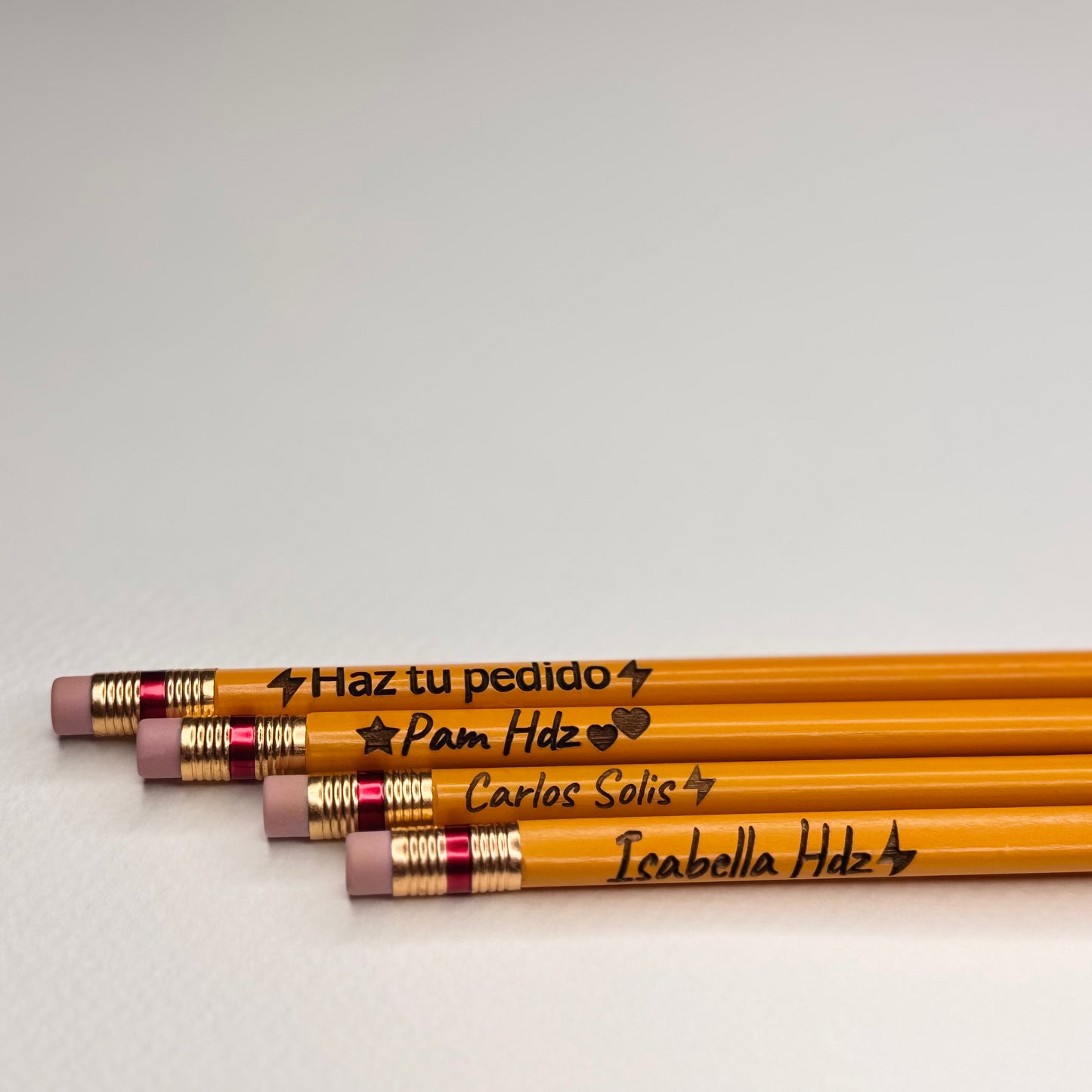 KIT DE GRABADO LASER PARA 24 PZAS EN COLORES O LAPICES DE MADERA